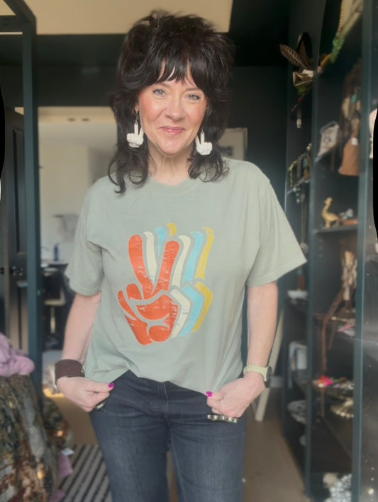Retro Peace Finger T-shirt SAGE