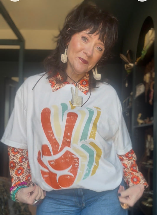 Retro PEACE Finger T-Shirt WHITE
